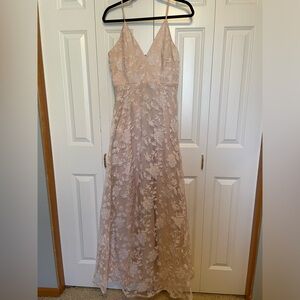 Gorgeous Lulus floral overlay dress in size medium.